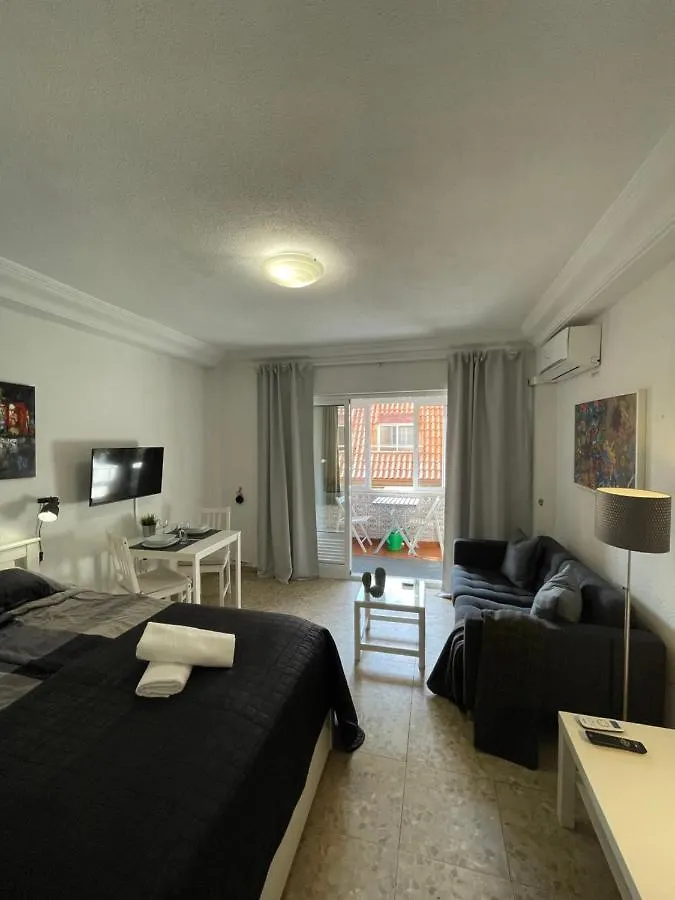 Fuengirola, Los Boliches - Nice Studio Right On The Beach. 0*, 丰希罗拉