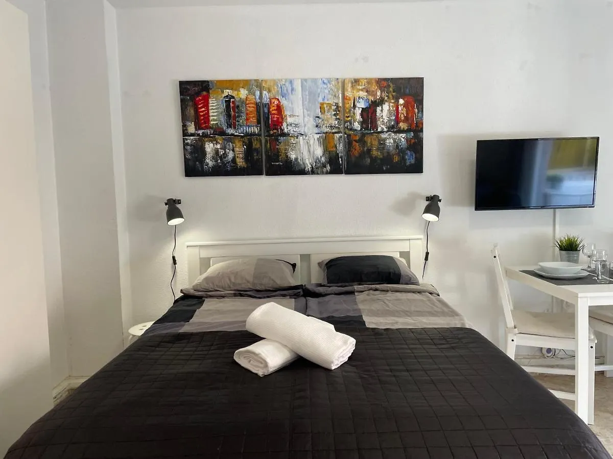 Fuengirola, Los Boliches - Nice Studio Right On The Beach. Fuengirola